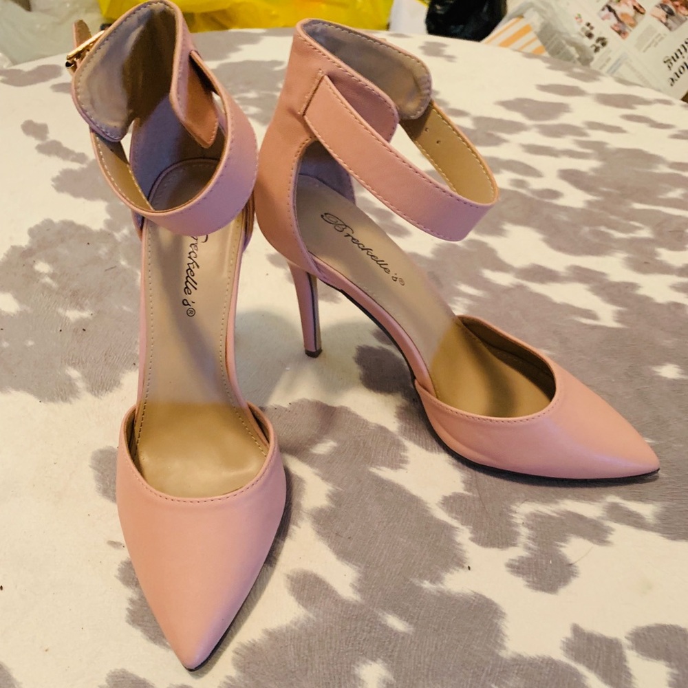 Pink pumps